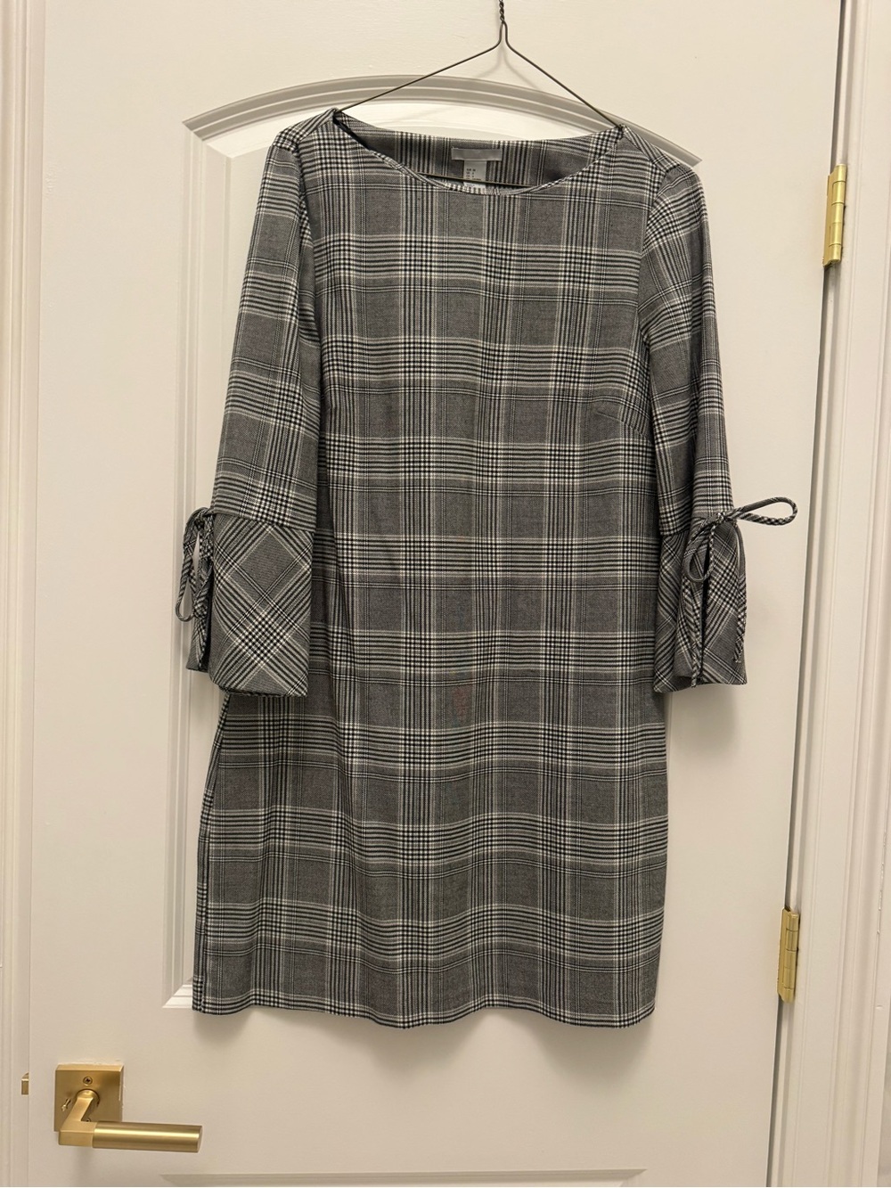 H&M Black and White Plaid Long Sleeve Tie-Cuff Shift Dress